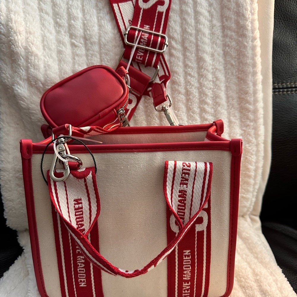 NWT Steve Madden Crossbody/Canavs/Tote w/AirPod Case - Red